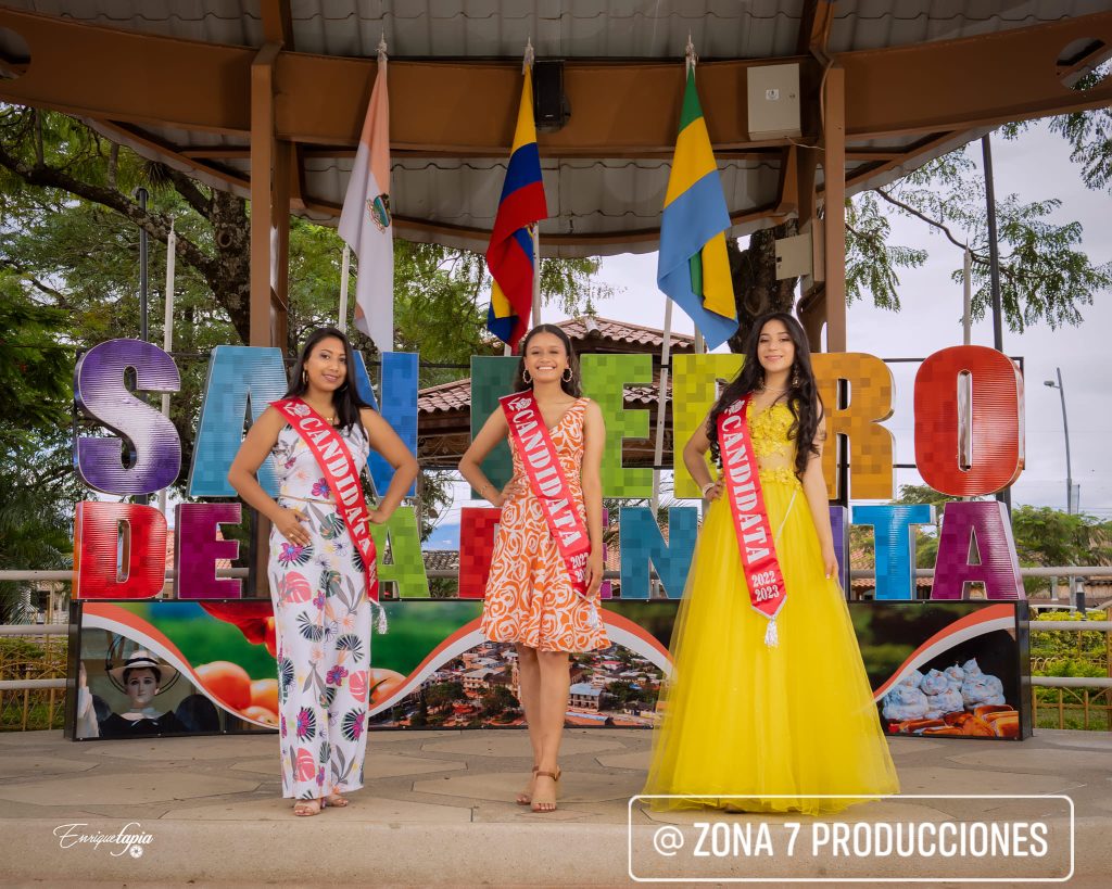 Las candidatas se preparan para participar de la noche de gala.