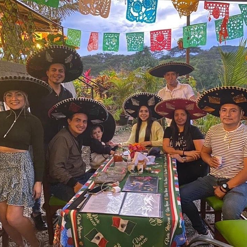 En familia acudieron a celebrar al ‘rey’ del hogar. (FOTO EL MEXICANO)