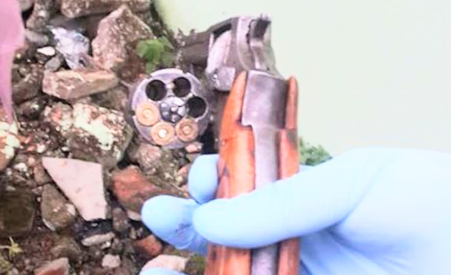 El arma de fuego fue retirada por los agentes de la Unidad de Criminalística Móvil. (fotografía referencial)