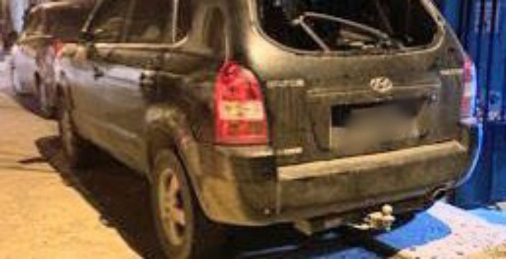 El automóvil pertenecería a un miembro de la fuerza pública.