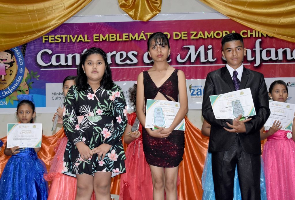 Los tres ganadores de la gala desarrollada en El Pangui.