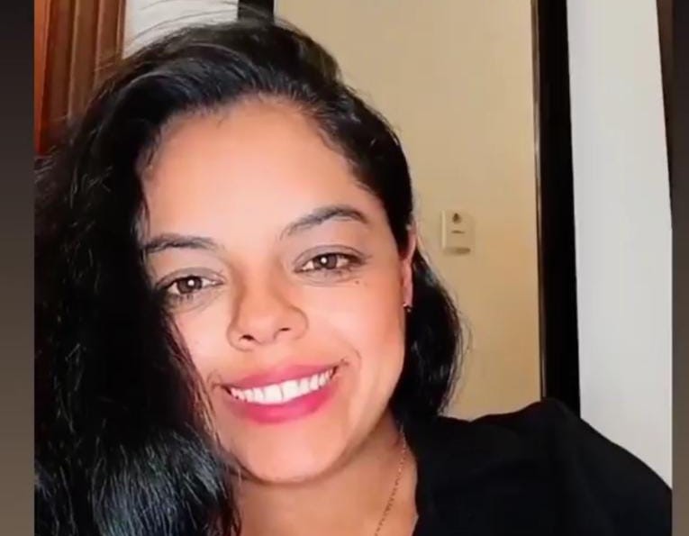 Diana Iñiguez lleva 18 años dedicada a elaborar bisutería.
