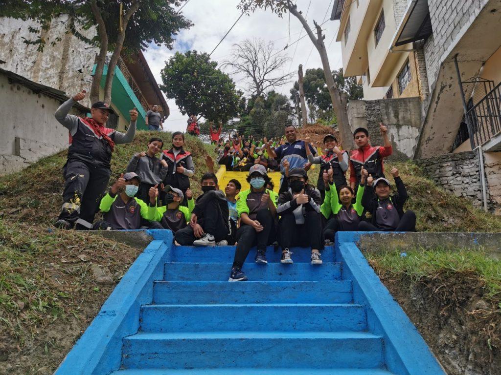 El primer trabajo se cumplió en las escalinatas del barrio Cuarto Centenario.