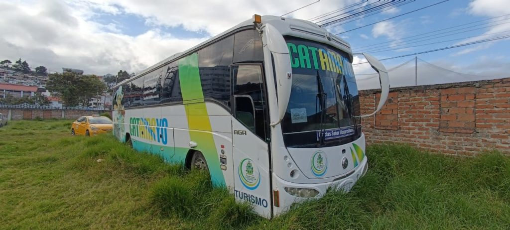 En estas condiciones se encuentra el bus que sirvió por varios años a la ciudadanía catamayense.