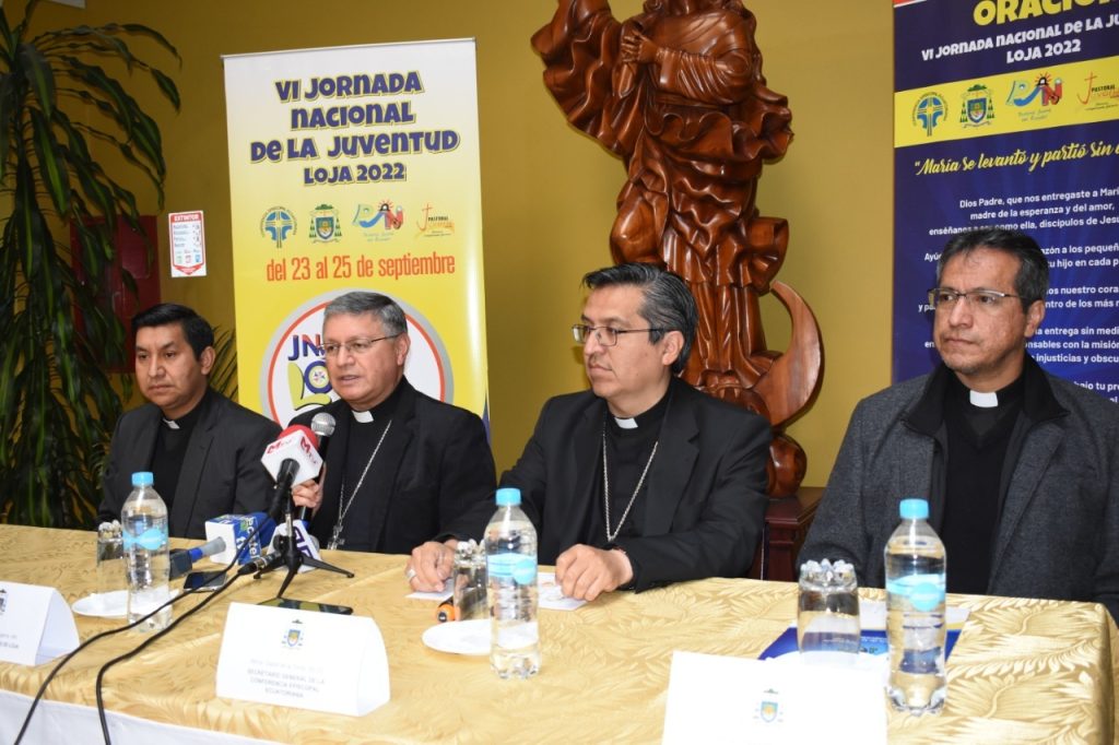 El padre Carlos Ortiz, representante de la Pastoral; Obispo, Walter Heras S.; Monseñor David de la Torre, secretario de la Conferencia Episcopal, y el secretario Adjunto, religioso Max Ordóñez, dieron detalles del evento nacional.