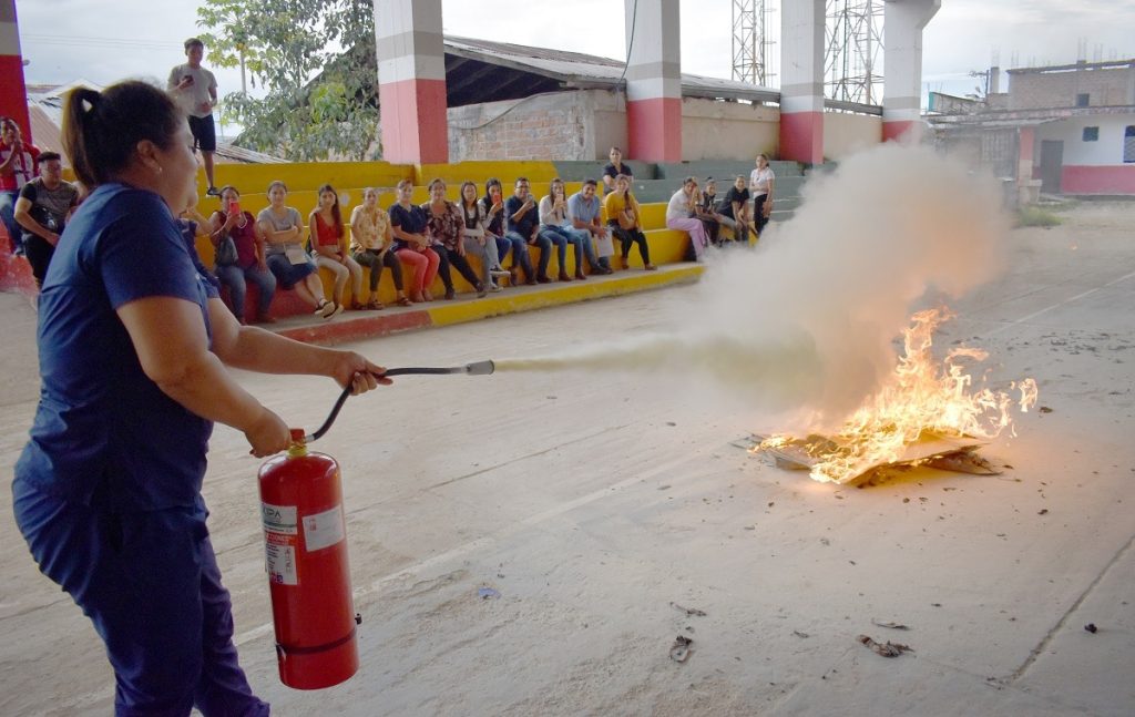 Una de las temáticas que se impartió fue acerca de cómo actuar ante un incendio.