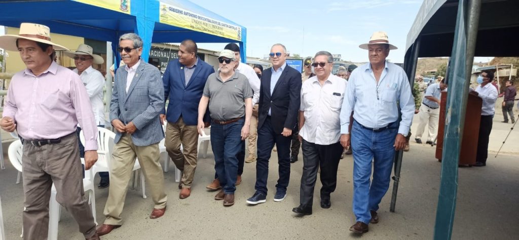 Hubo un recorrido de autoridades de ambos países.