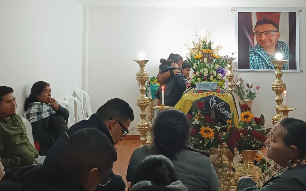 Los restos mortales fueron velados en medio del dolor de sus familiares, amigos y allegados.