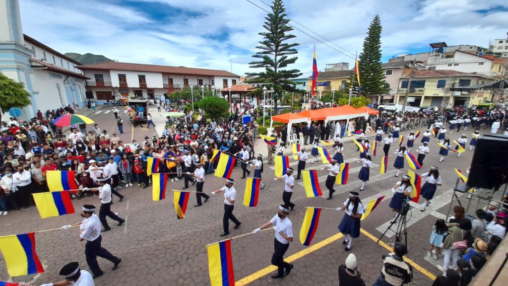 Los establecimientos paltenses rindieron su homenaje al cantón.