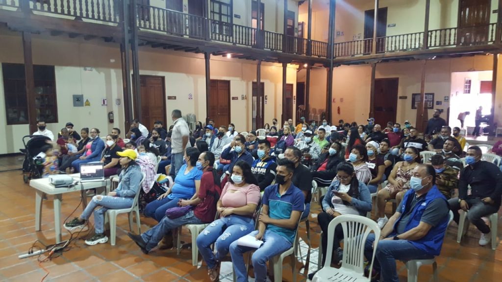 En Loja hay un buen número de personas de nacionalidad venezolana que esperan la regularización.