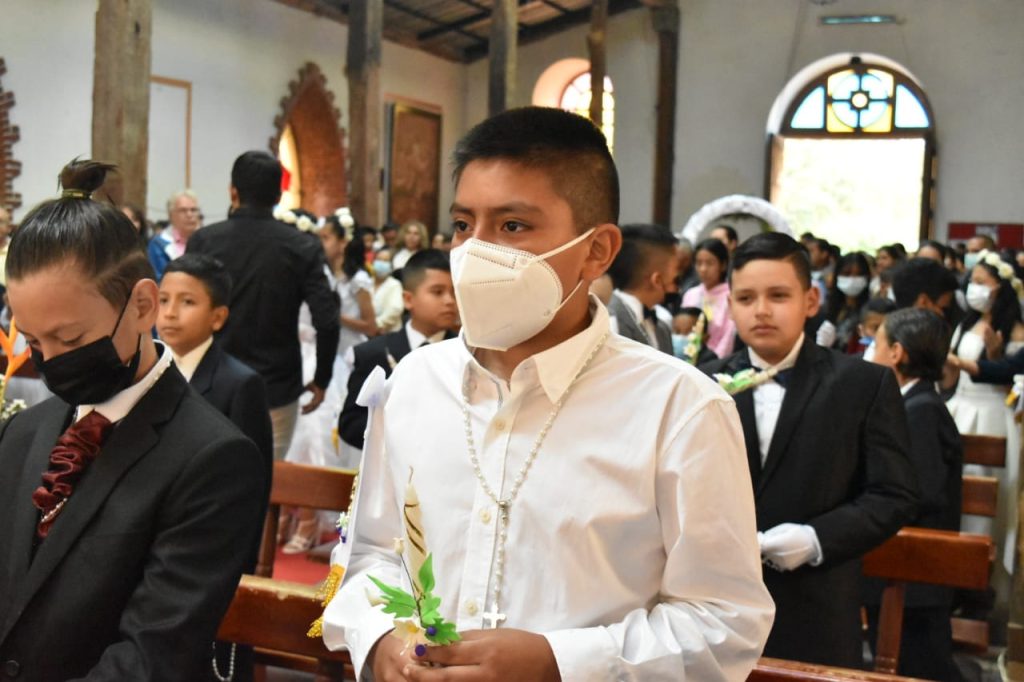 En grupos asistieron a las ceremonias para evitar mayores aglomeraciones.