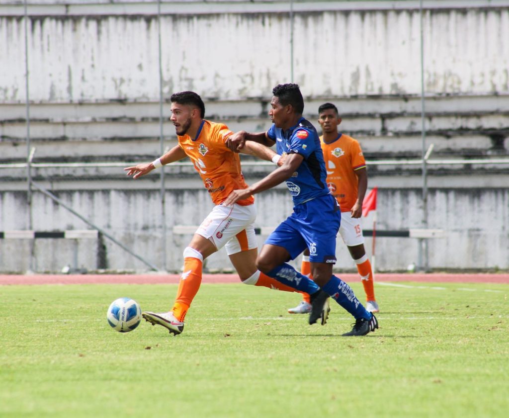 El equipo lojano en el segundo tiempo mejoró y pudo anotar la del descuento.