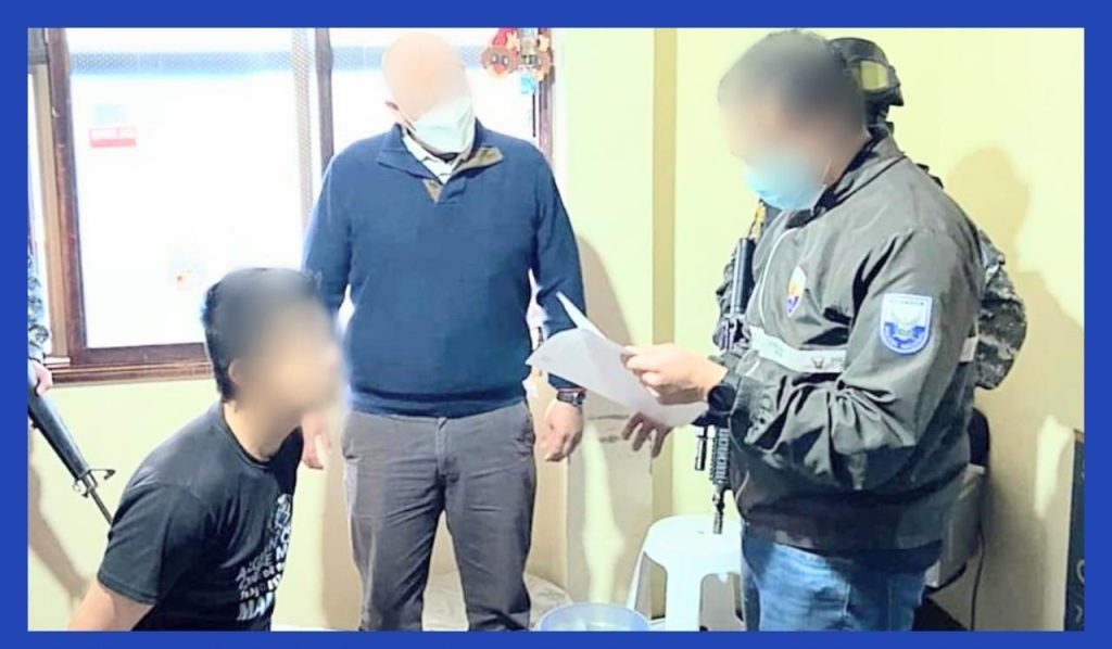 En agosto de 2021, en la localidad, él fue sentenciado a 10 días de cárcel por haber insultado a varios policías.