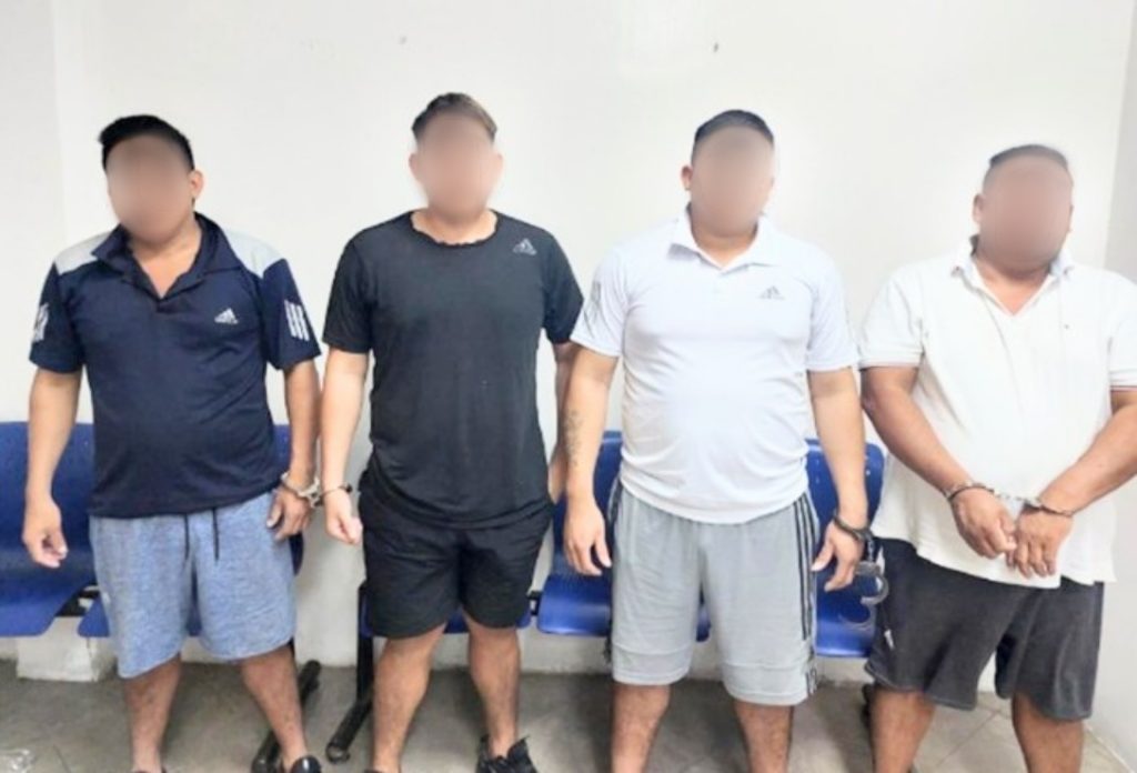 Desde la izquierda, el tercero de la fotografía, de los cuatro hermanos S. S., está con prisión preventiva.