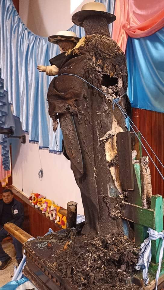 A más de quemar la Imagen se habrían llevado algunas cosas de valor del Templo.