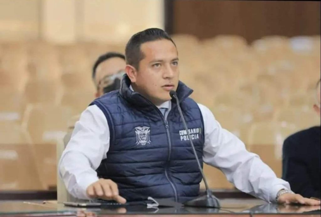 El ahora exfuncionario manifiesta que se va del cargo con la cabeza en alto y con la satisfacción de haber cumplido su labor con dignidad y honradez.