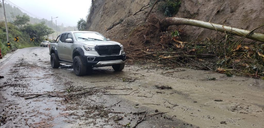 En el sector El Capulí, en la vía a Malacatos, se habilitó ayer mismo el paso.