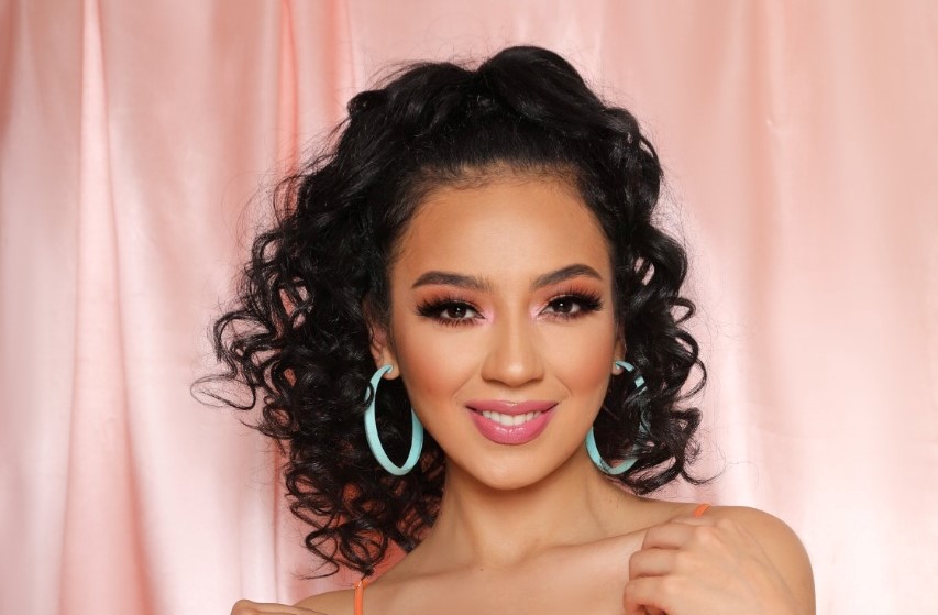 Monserrath ha alcanzado varios logros en su corta carrera musical.