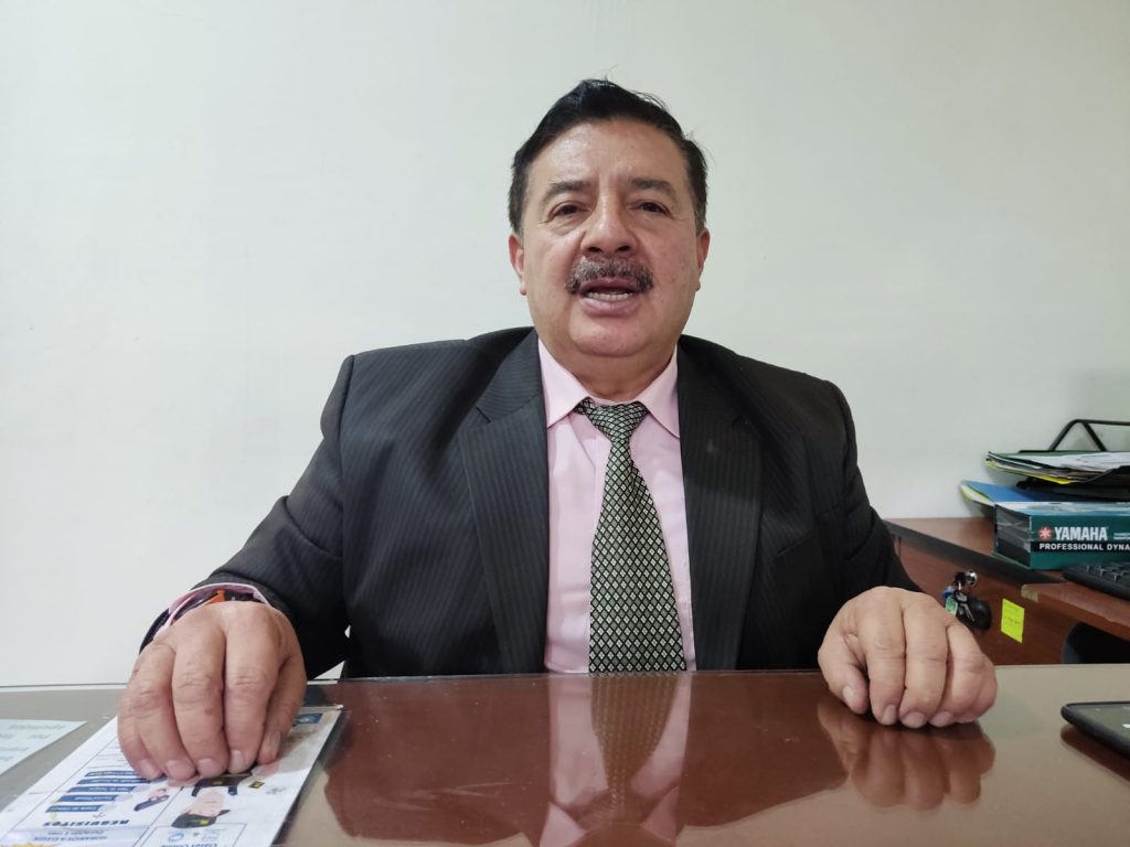 El director del Centro, Galo Vicente Jiménez León, comenta que los guardias de seguridad juegan un papel importante en la sociedad.