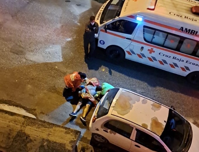 El cuerpo fue llevado hacia el Centro de Investigaciones Forenses para la autopsia correspondiente.