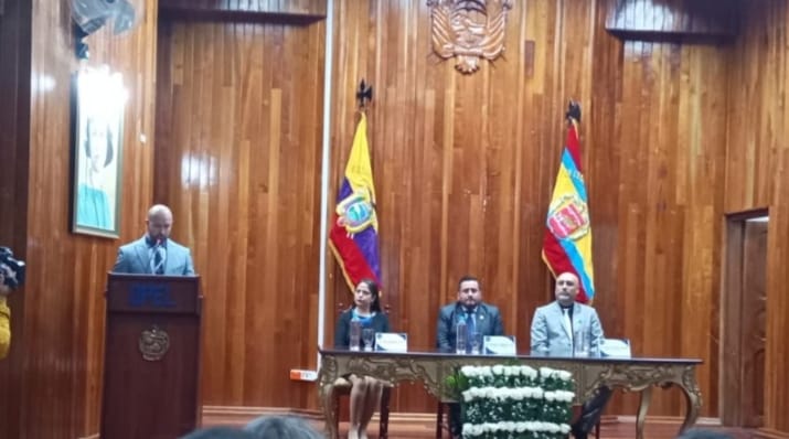 Daniel Yépez, hijo del extinto educador, durante su intervención, en la sesión solemne del ITEC.