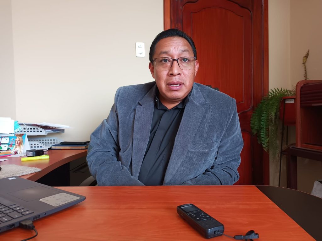 Fausto Pucha invita a instituciones y ciudadanos a que colaboren para abastecer el banco de alimentos de la Pastoral Social Cáritas.