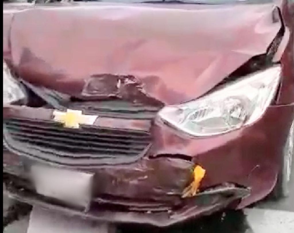 El percance sólo dejó daños materiales.