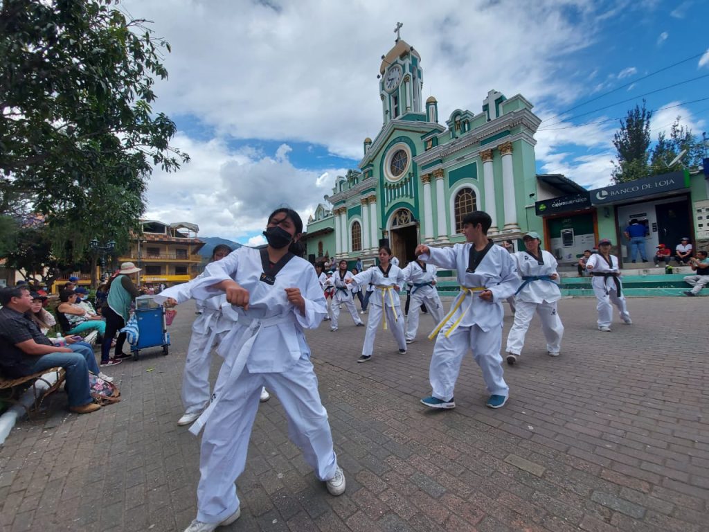 Como parte de las actividades hubo una exhibición de taekwondo.