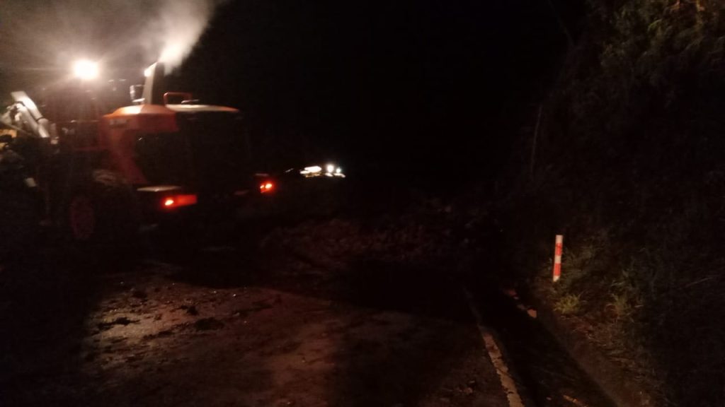 En distintos puntos se han registrado deslizamientos.