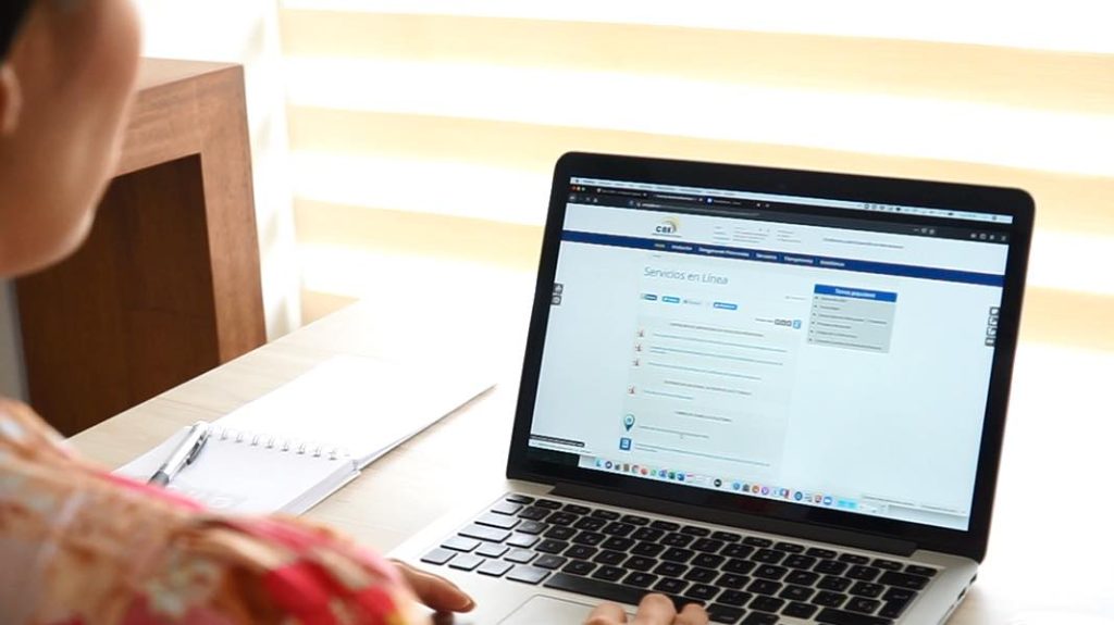 El proceso debe realizarse en línea.