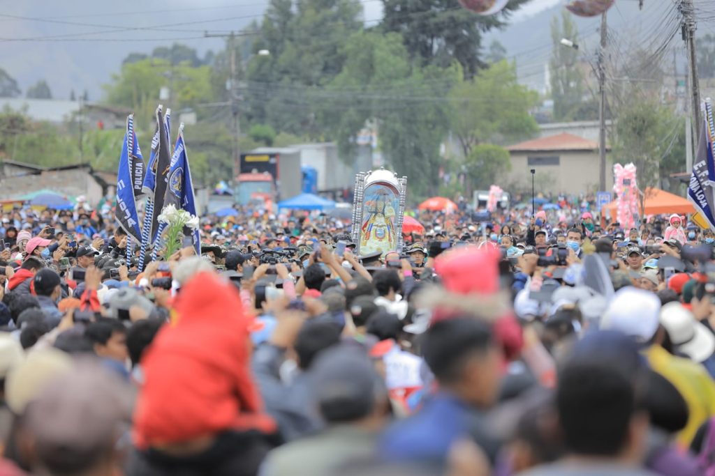 Los devotos nuevamente pudieron acompañarla en la travesía.