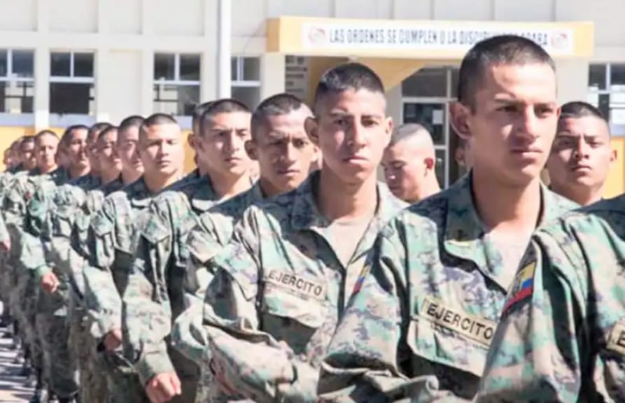 Al momento los ciudadanos de la primera llamada cumplen el servicio militar cívico y voluntario. (fotografía de archivo)