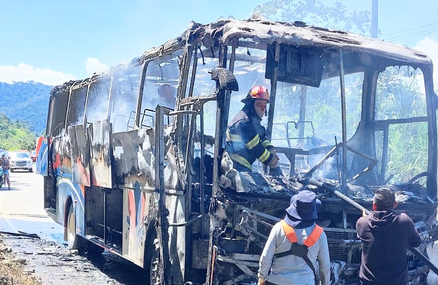 El flagelo consumió todo el vehículo.