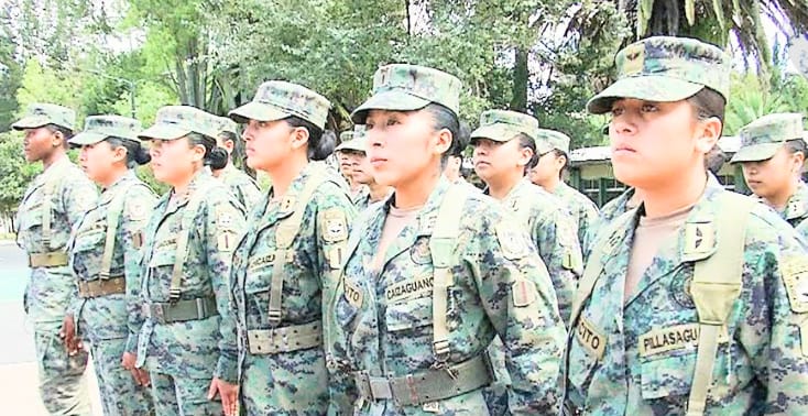 En cuarteles de Quito, Guayaquil y Cuenca se acondicionó la infraestructura para el personal femenino.