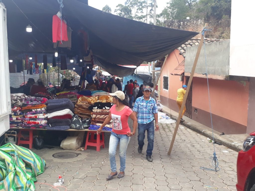 Catacocha, Paltas, feria comercial, Virgen de Lourdes, calle Larinuma, Loja, vendedores
