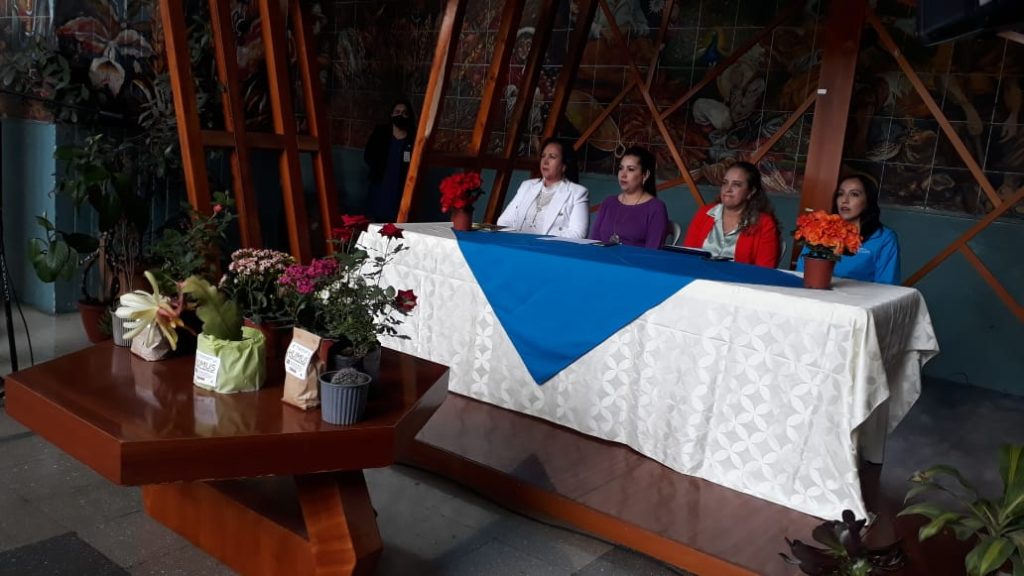 Autoridades durante la inauguración de la casa abierta y la presentación del concurso.
