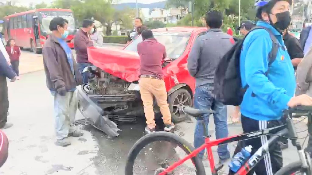El percance sólo dejó daños materiales.