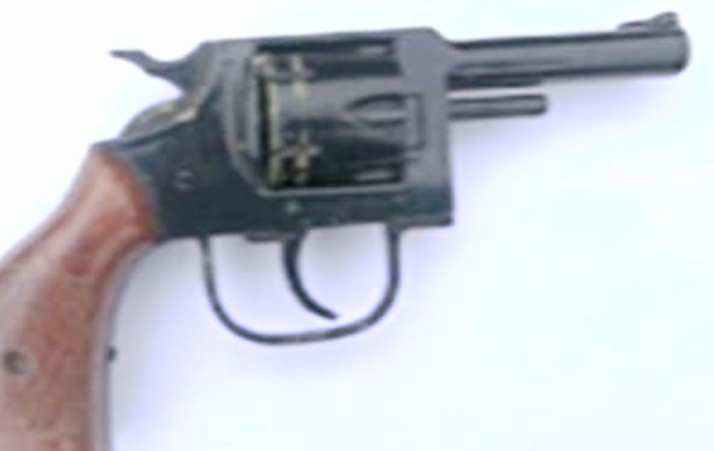 El arma de fuego es de fabricación artesanal.