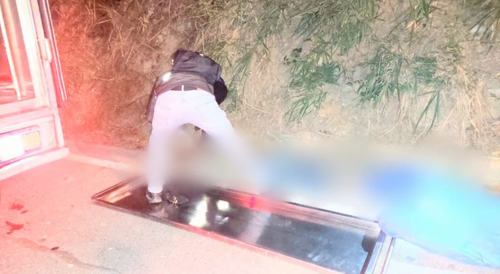 Uno de los pasajeros fue a dar a una cuneta.