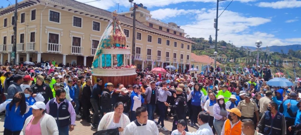 La Virgen concentró a miles de personas en el Campo Mariano de El Cisne.