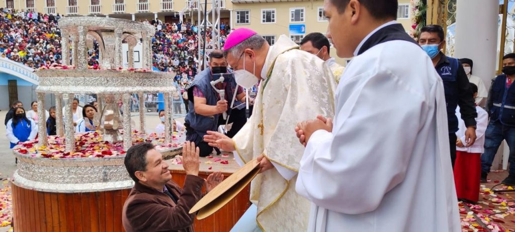 Previo a la romería, se cumplió la actividad central, el pasado 15 de agosto, en El Cisne. La eucaristía la presidió el Obispo de la Diócesis, Monseñor Walter Heras Segarra.
