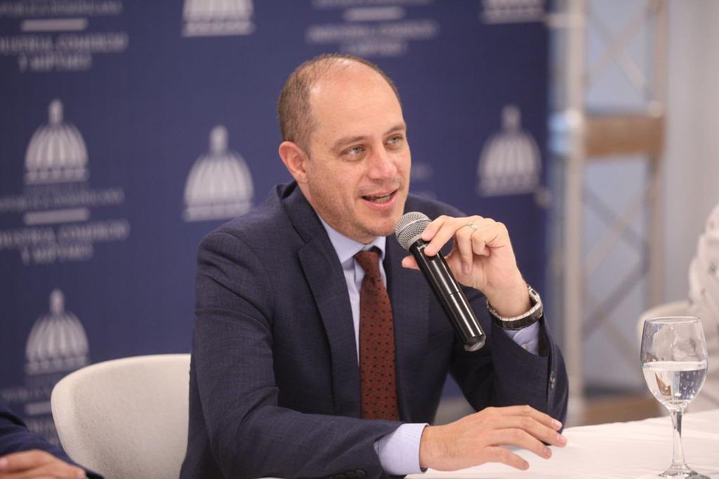 Julio José Prado, ministro de la Producción, Comercio Exterior, Inversiones y Pesca.