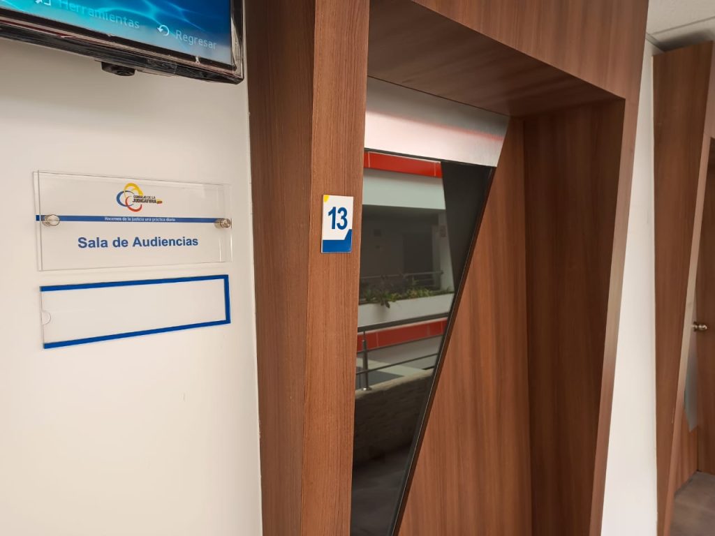 En esta Sala de la Corte de Justicia de Loja debió realizarse la audiencia, a las 16:00 de este jueves 25 de agosto de 2022, pero nuevamente se suspendió.
