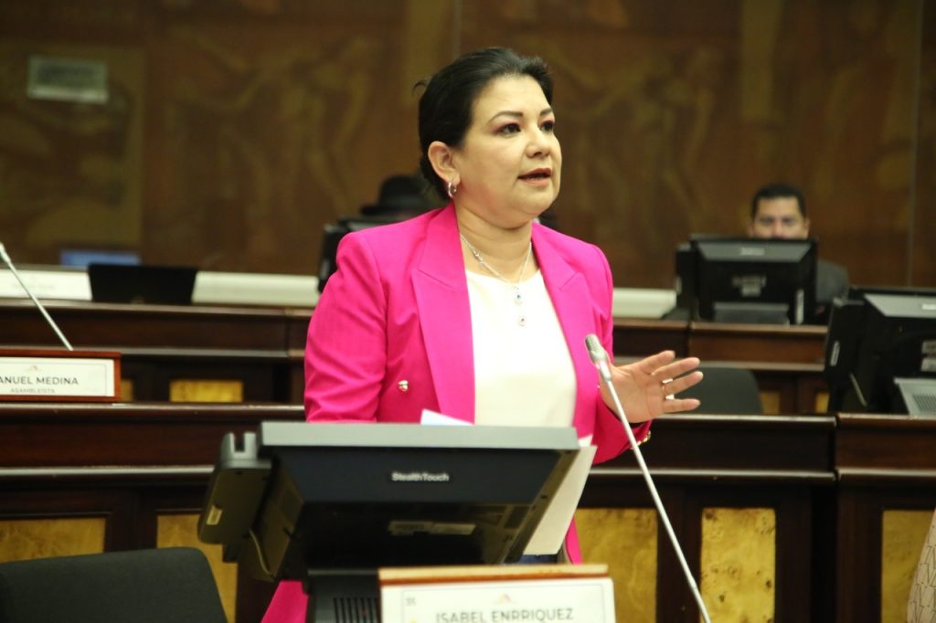 Isabel Enrríquez lamenta que la construcción del segundo tramo del Cuarto Eje Vial haya quedado solo en ofrecimientos.