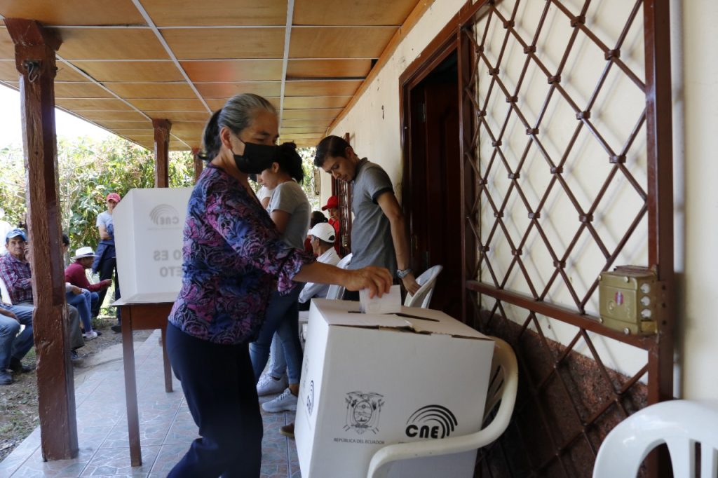 Los procesos internos de elecciones deben contar con la verificación de funcionarios del CNE.