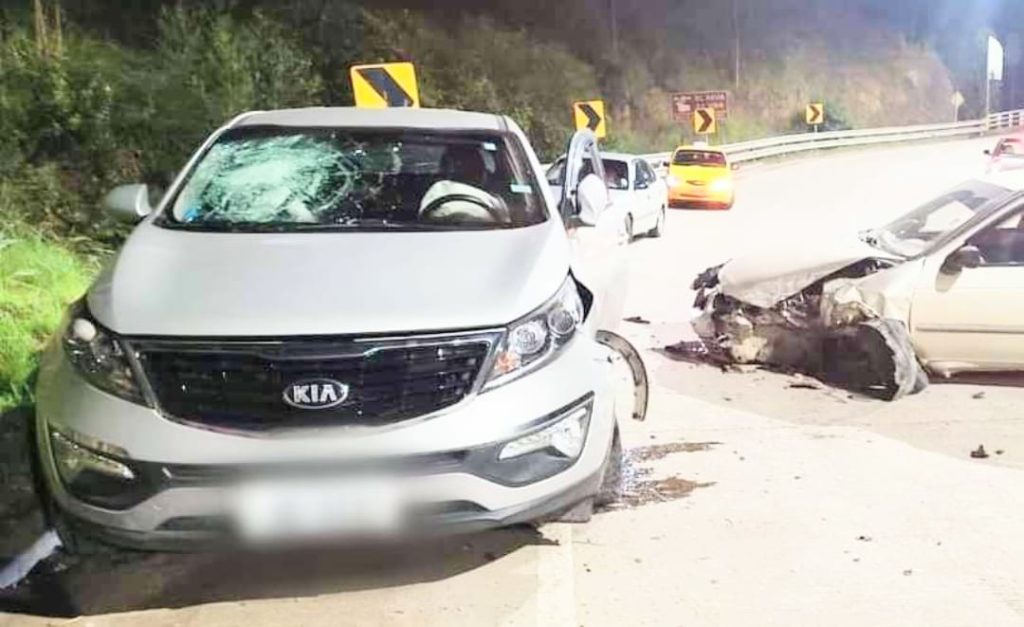 Los dos vehículos fueron retenidos por la Policía de Saraguro que tomó procedimiento.