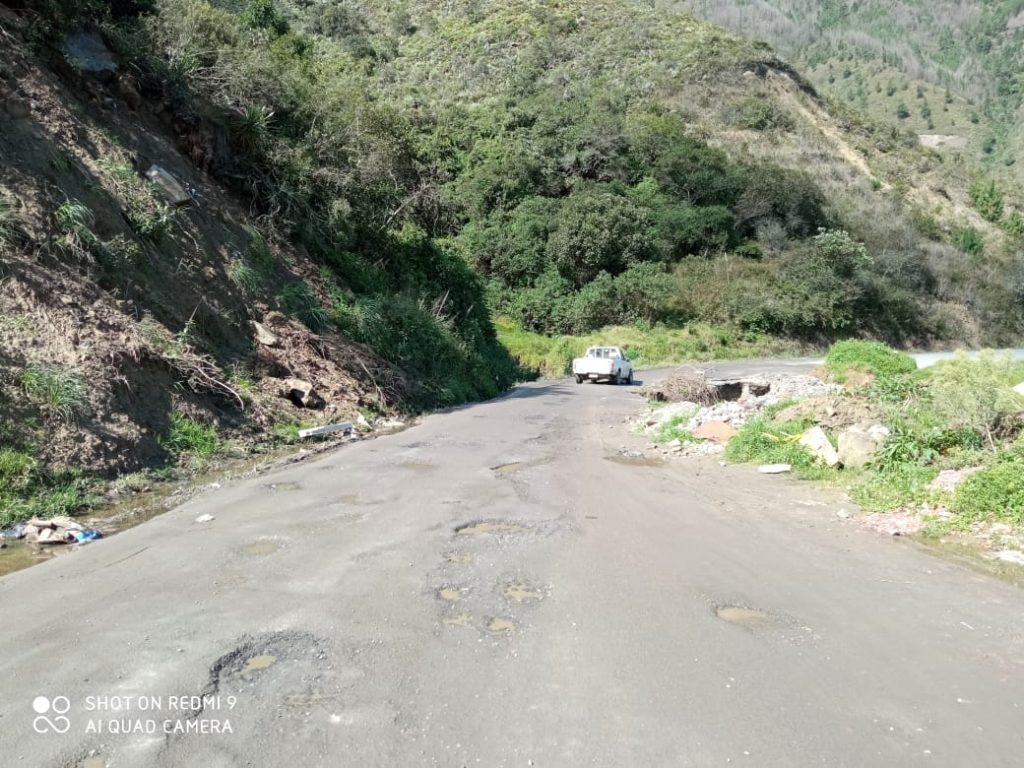 Esta arteria arrastra afectaciones de baches, deslizamientos, pérdida de la calzada.