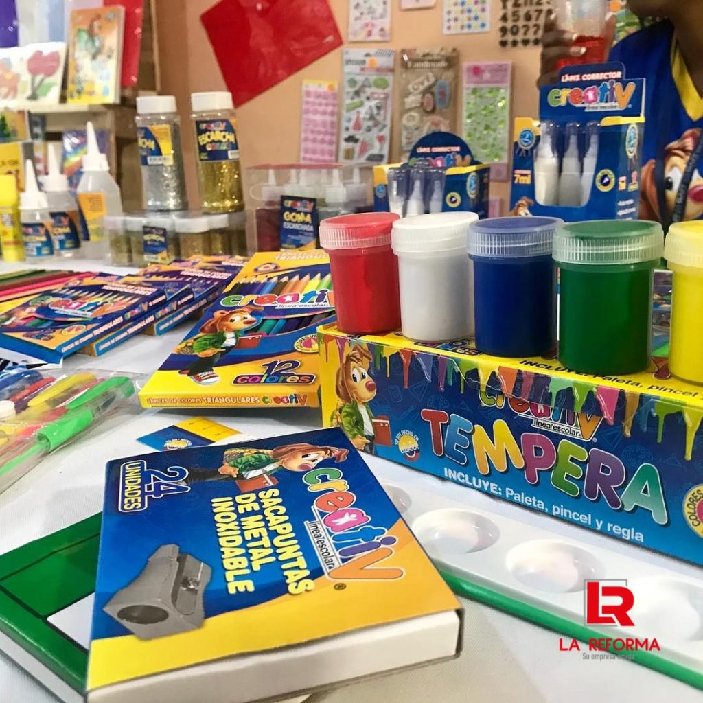 Los padres de familia buscan los mejores precios.