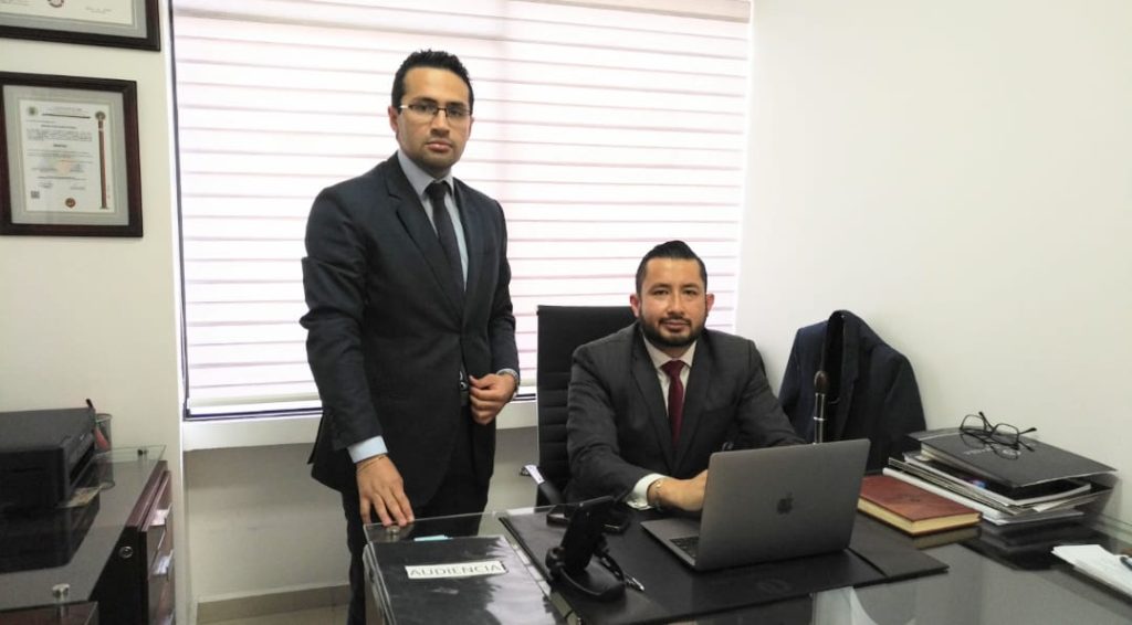 Michael Maza (izq.) y Max Ochoa defendieron a María Antonieta.