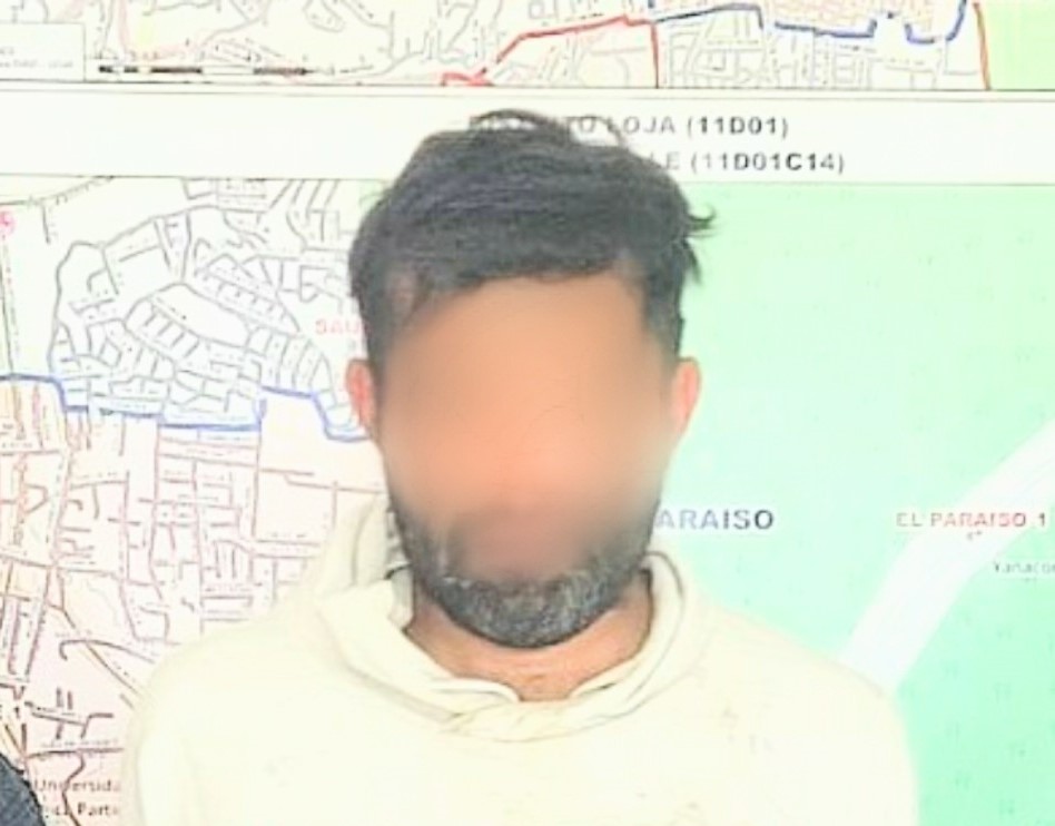 El ciudadano tiene antecedentes penales.